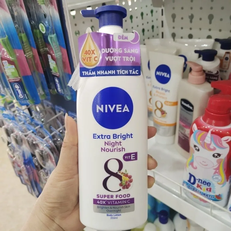 Смягчающее молочко для тела NIVEA Extra Bright с улучшенной формулой для сияющей кожи, против пигментных пятен, SPA-эссенция.