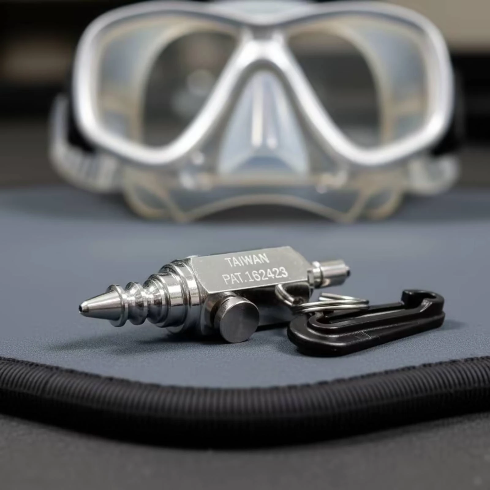 Hand-operated Scuba Inflator with Carabiner Durable Replacement Valve for Diving BCD Equipment view 2