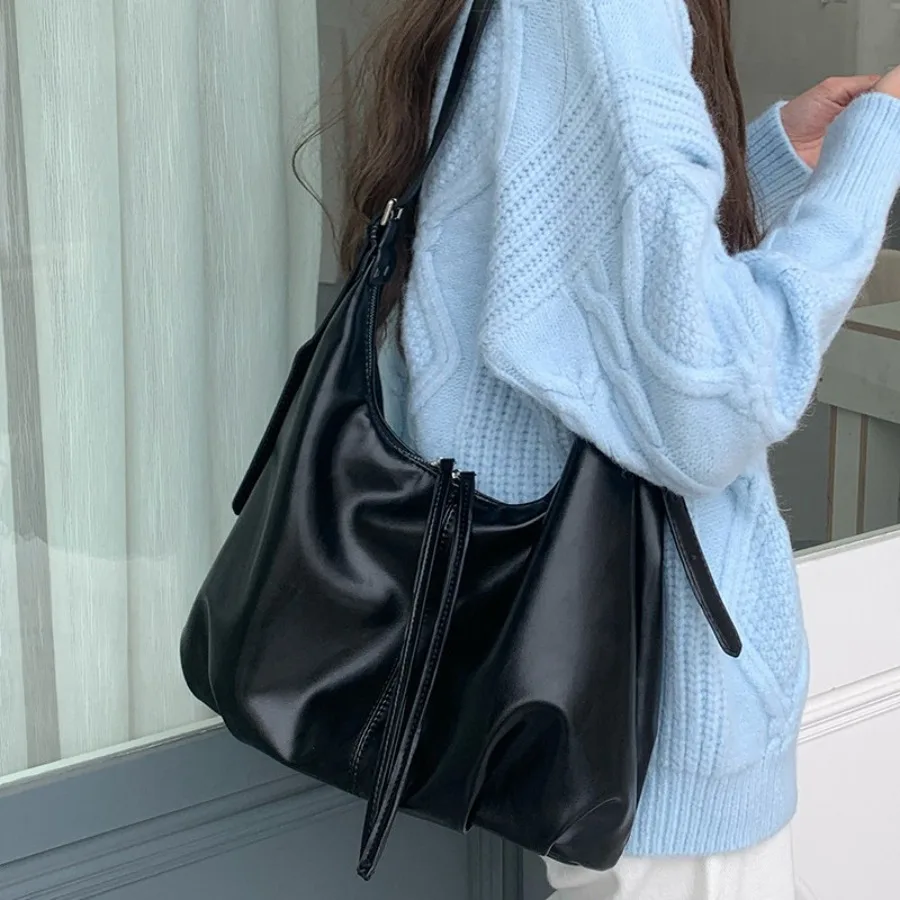 

Fashionable and exquisite Korean retro armpit bag lazy tote bag large capacity texture commuting crossbody bags for women