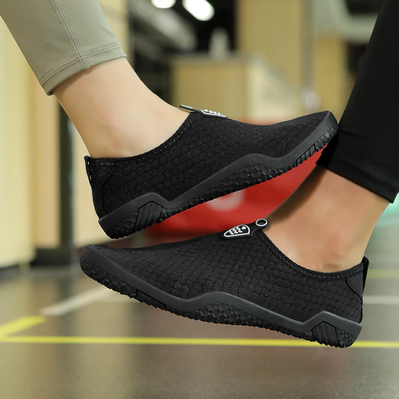 

New Couples Beach Shoes, Non-slip Breathable Water Shoes, Quick-dry Soft Sole Aqua Shoes for Swimming Diving & Wading