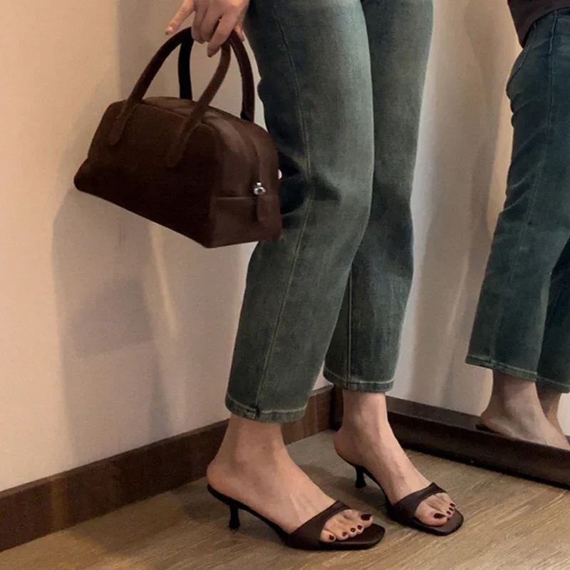 Sandal selop hak rendah elegan untuk wanita, sandal pesta luar ruangan musim panas modis untuk wanita