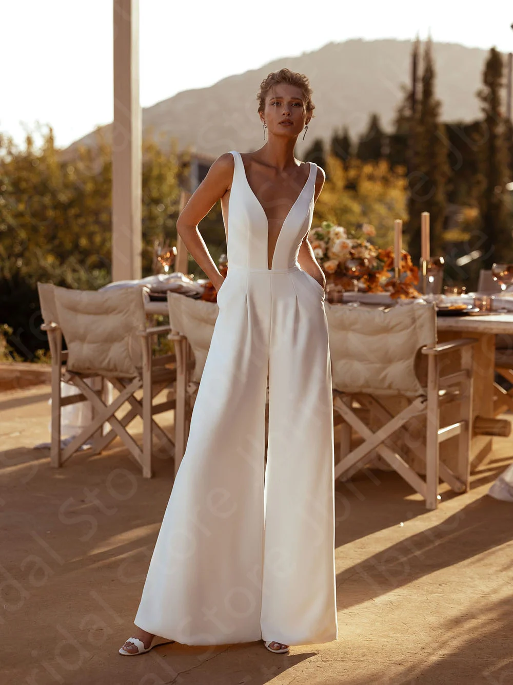 Últimos vestidos de novia personalizados de dos piezas, traje con pantalones blancos, vestidos de novia, mono, vestido de novia con capa, vestidos de boda con espalda