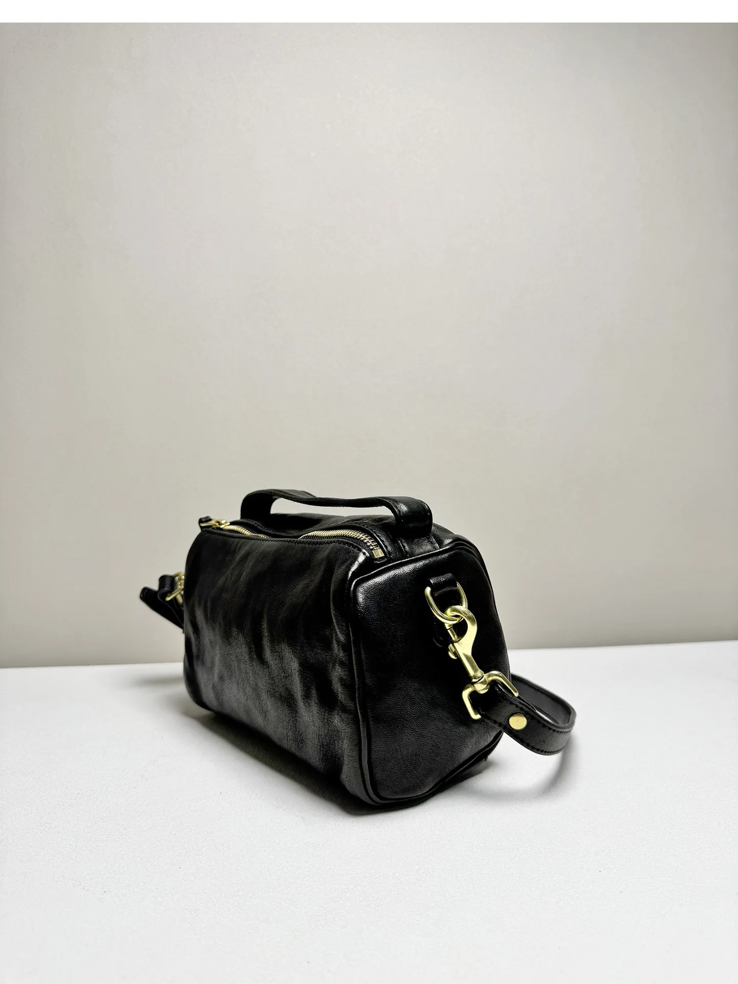 Handgefertigte Damenhandtaschen aus echtem Leder von Modedesignern, für den Alltag, Partys und luxuriöse Anlässe, natürliche Echtleder-Umhängetasche für Damen. – Detail 12