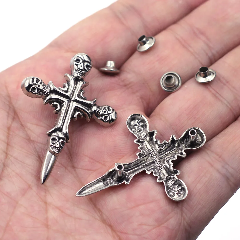 

50 комплектов серебристых заклепок-шипиков в стиле панк с крестами и черепами для рукоделия, сумок, одежды, обуви, 4.5x3.2см (1 6/8"x1 2/8")