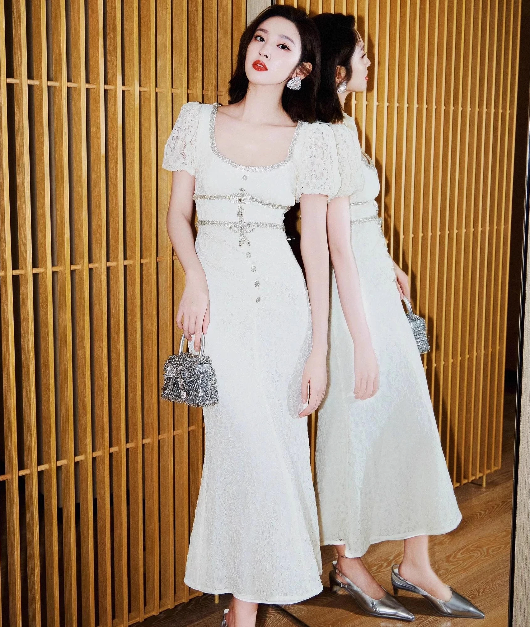 

Beige Lace Dress Women Diamonds Button Short Sleeve Vestidos Bodycon Runway Design Elegant Vintage Clothing Lady