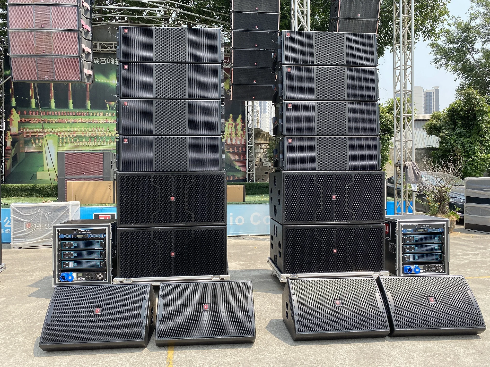 Venue Dual 12 Inch Three Way Line Array Speaker 2000W RMS Wooden Stage Audio System