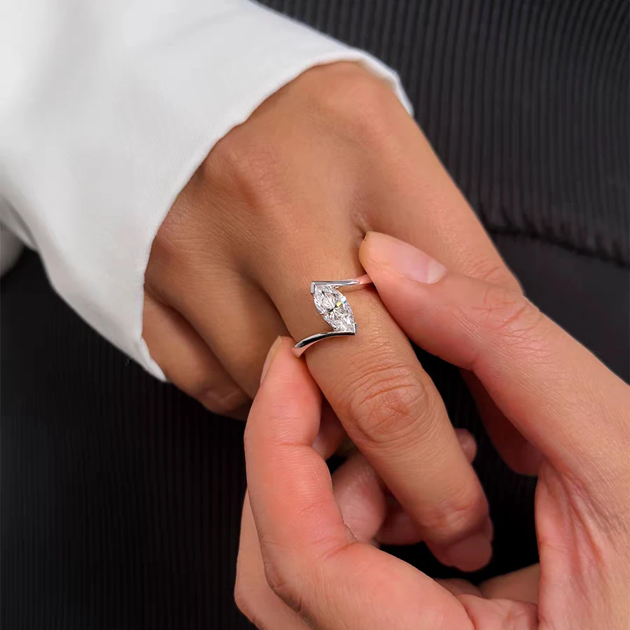 

BXINY Certified 1CT Marquise Cut Moissanite Rings 925 Sterling Silver for Women Diamond Solitaire Wedding Band Gift Fine Jewelry