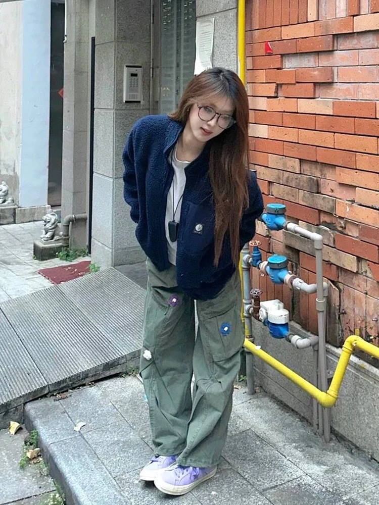 

Американские джинсы в стиле милитари с цветочной вышивкой, с высокой талией, широкими штанинами, женские, для ранней весны, свободные, стройнящие брюки