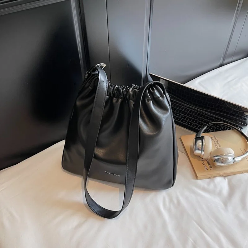 

Elegant Leather Women's Messenger Bag High-End Luxury Brand Fashionable Classic Paris Daily Vintage Bag