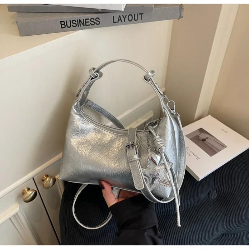 

Stylish Design Glossy PU Crossbody Bags Solid Color Zipper Fashion Hot Sale Retro Commute Handbags for Women 2025 New