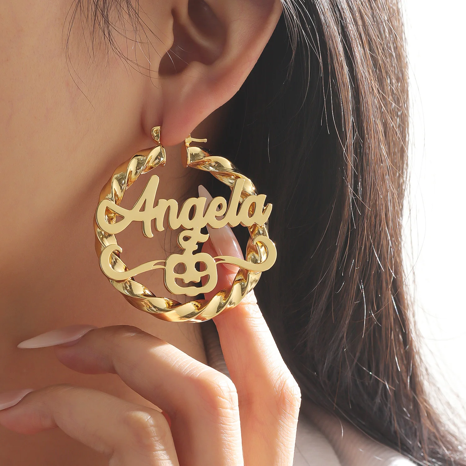 Benutzerdefinierte Twist-Creolen mit Namen, personalisierte Buchstaben-Ohrringe aus Edelstahl, große Creolen 30-100 mm für Damen, Schmuck, Halloween-Geschenke – Detail 7