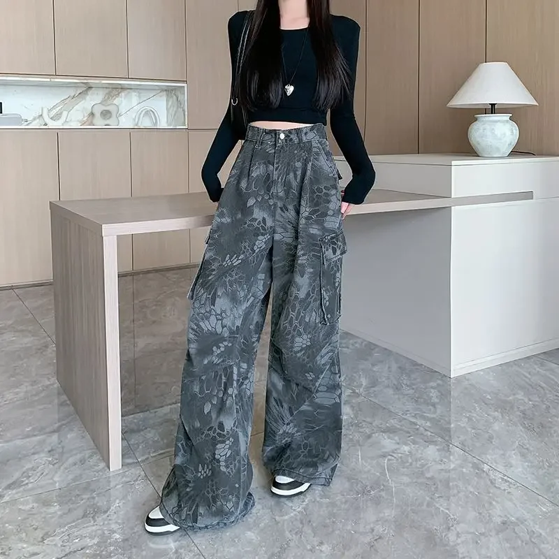 بنطلون جينز نسائي فضفاض غير رسمي مقاس كبير بنطال واسع الساق على طراز الشارع الأمريكي بنطال أنيق مطبوع عليه ثعبان مموه