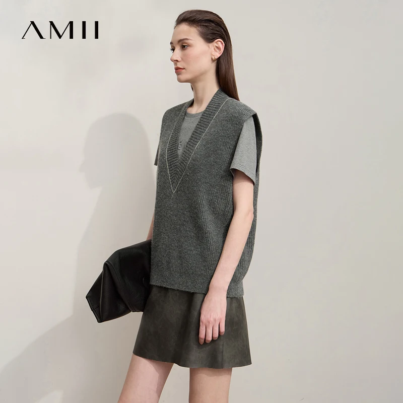 AMII Sleeveless Vest Woman 2025 Autumn Elegant Casual Knitted Tops Female Solid V-neck Loose Versatile Women Clothing 12523160