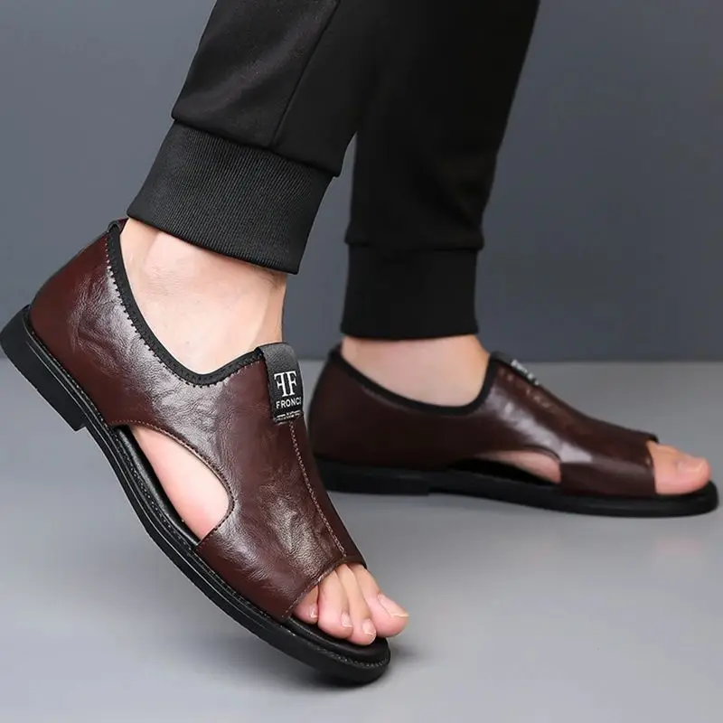 Sandálias de couro de microfibra masculinas, sapatos casuais respiráveis para homem, deslizamento em tamancos, ao ar livre, antiderrapante, feitos à mão