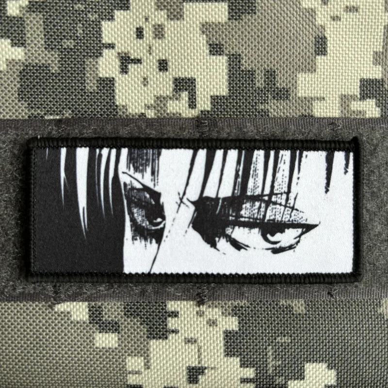 Levi Ackerman Eyes Morale Badge Attack on Titan Anime Patch Stampa con gancio e anello Adesivo per zaino militare tattico dei cartoni animati