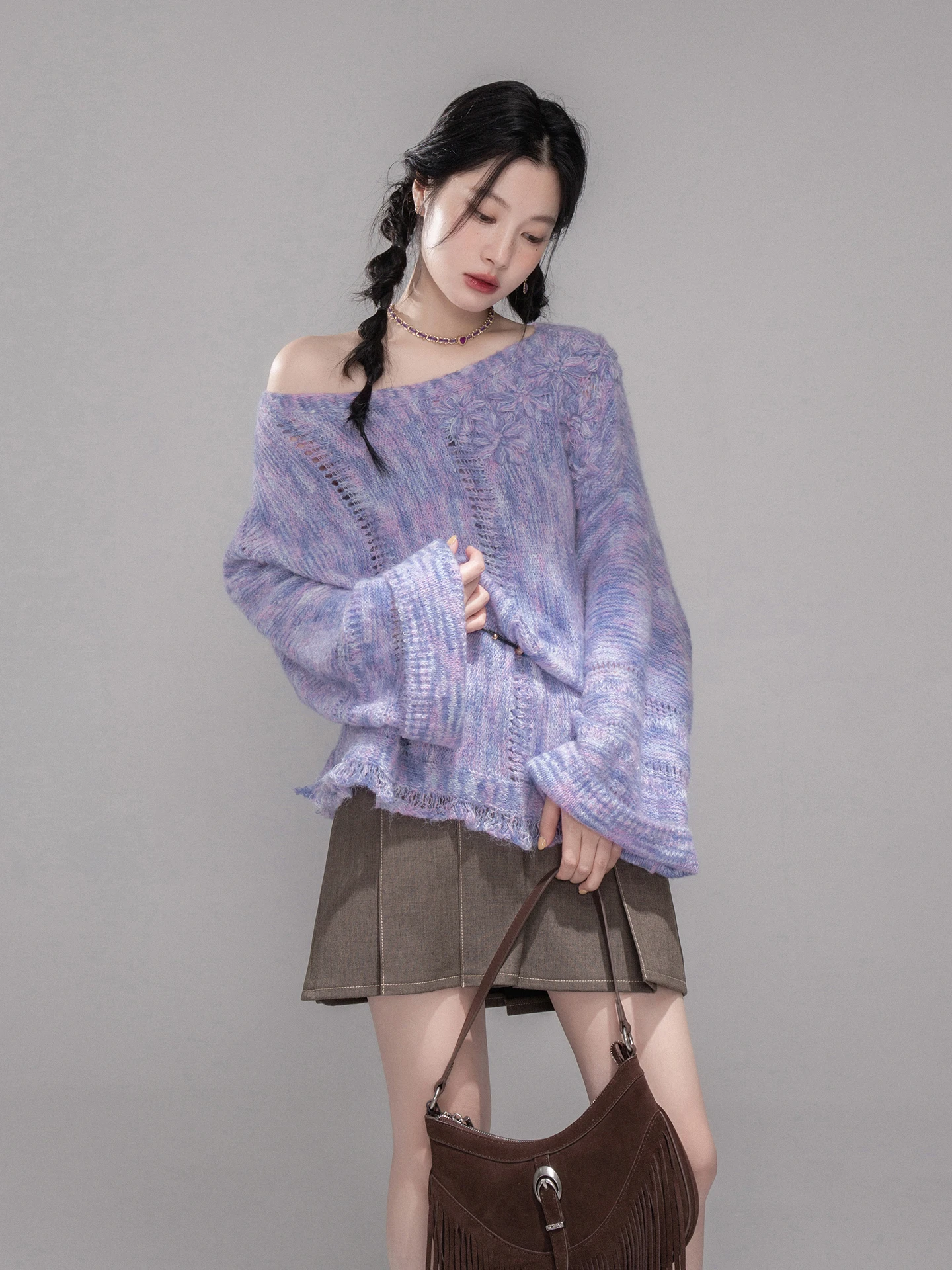 

Вязаный шерстяной свитер ручной работы COTRE, цвет «Монетная туманная фиолетовая», с мелким цветочным узором, повседневный, свободный крой, длинный рукав, на одно плечо