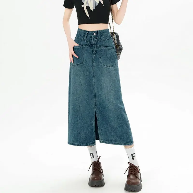 

Женская летняя джинсовая юбка с разрезом 2025: Новая модель с эффектом потертости, прикрывающая бедра, для миниатюрных женщин, подходит для ношения поверх одежды.