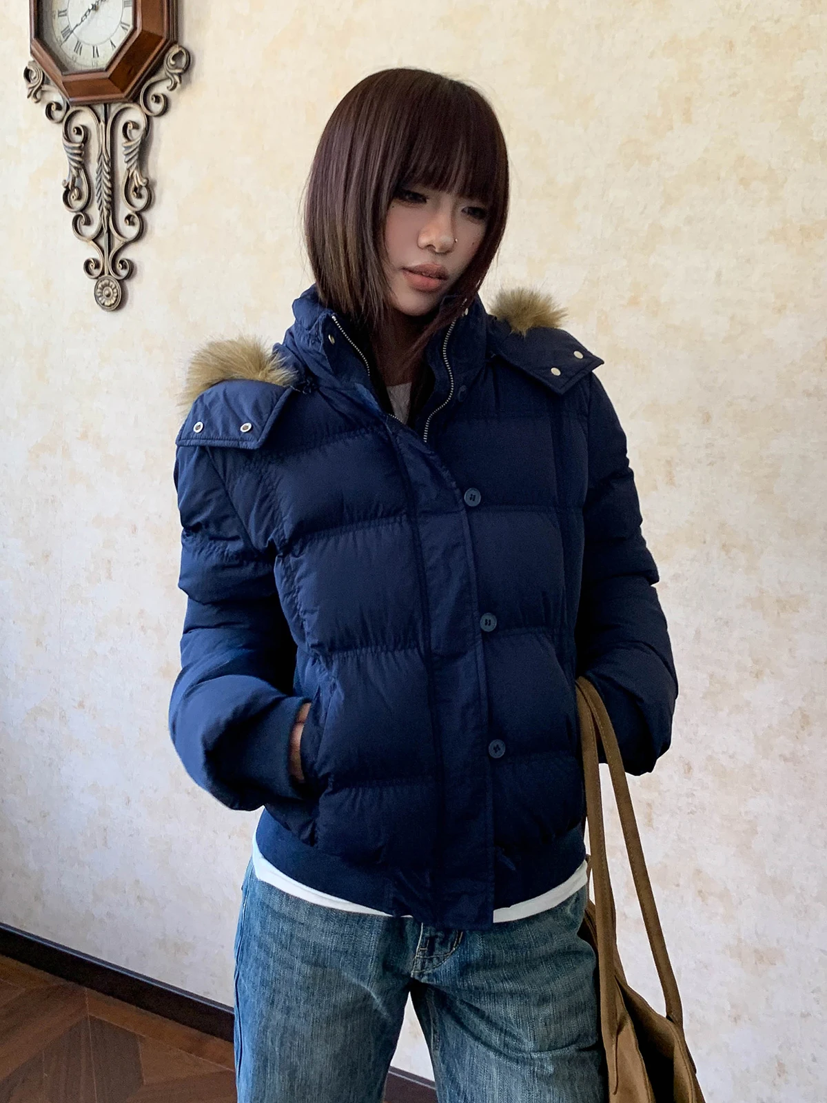 

Модная женская зимняя куртка Aketey из утолщенного хлопка с капюшоном и меховым воротником, защита от холода