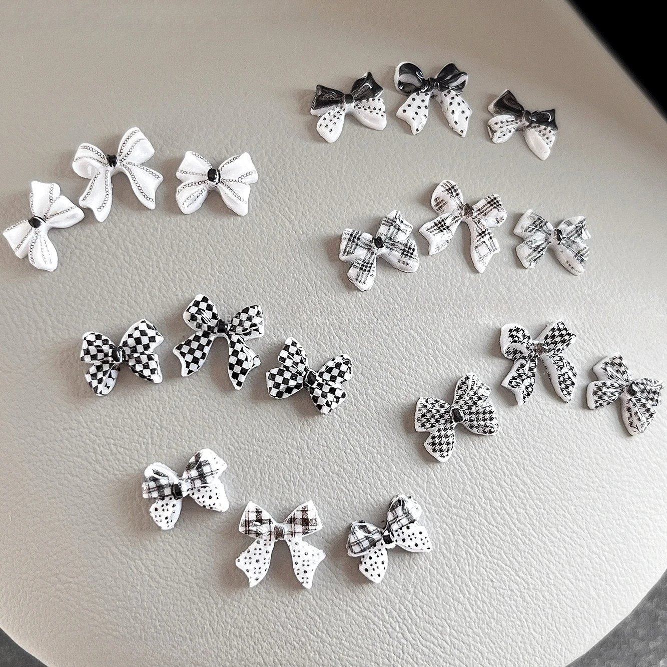 

Black White Checkered 3D Stripe Bowknot Ribbon Star Love Heart Bow Tie Pearl Nail Art Decorations Charm DIY Manicure Accessories