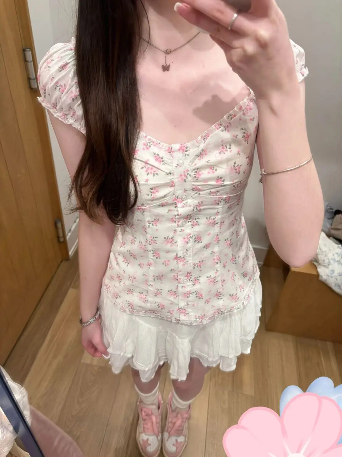 Sweet Lace Bubble ort Sve V-Ne irt Women's Summer Slimming Design Korean Sle Cotton Top ort Length Button Detail