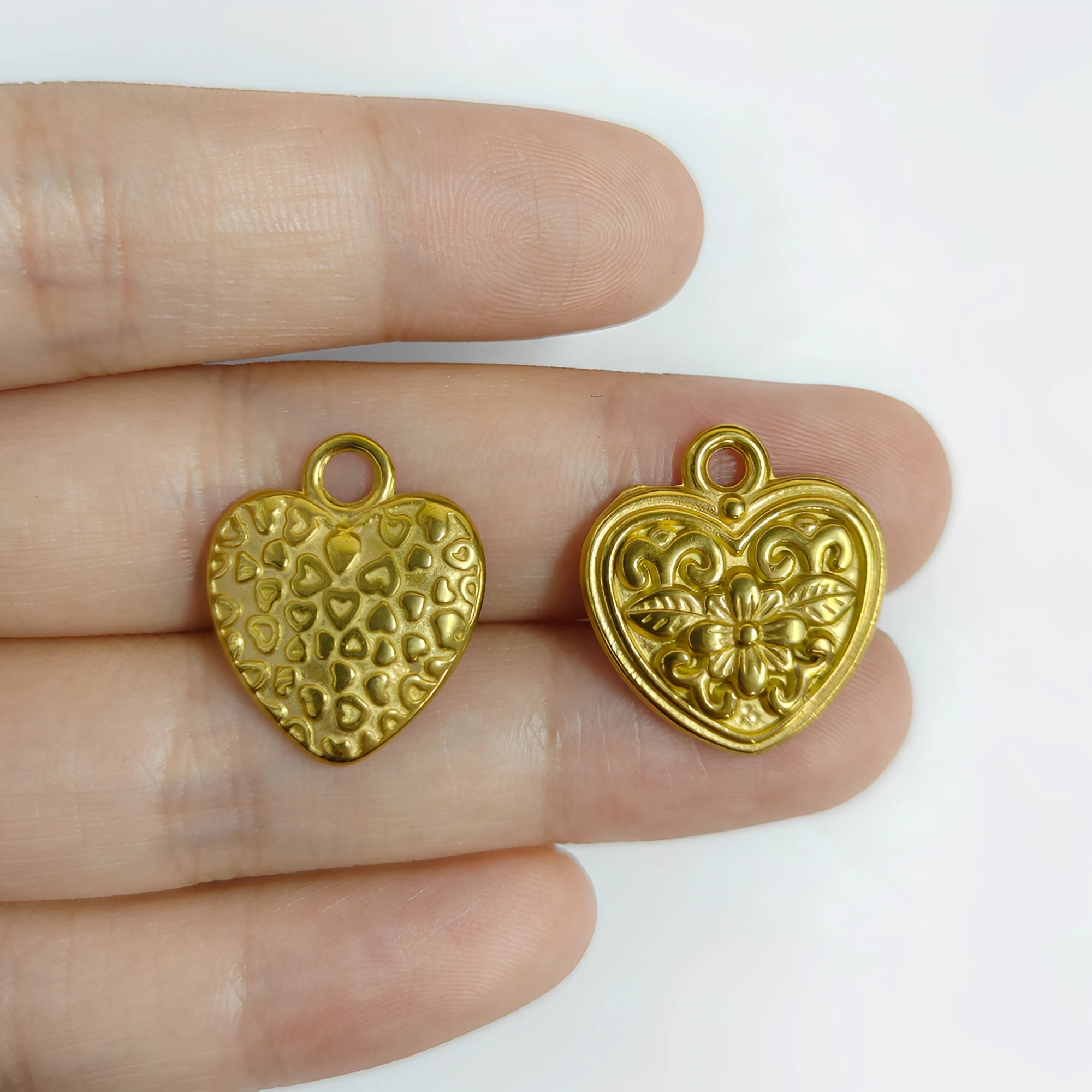

5pcs Stainless Steel Heart Charms for Jewelry Embossed Gold Plated Round Earrings Making Supplies Charm Connectors Diy Findings