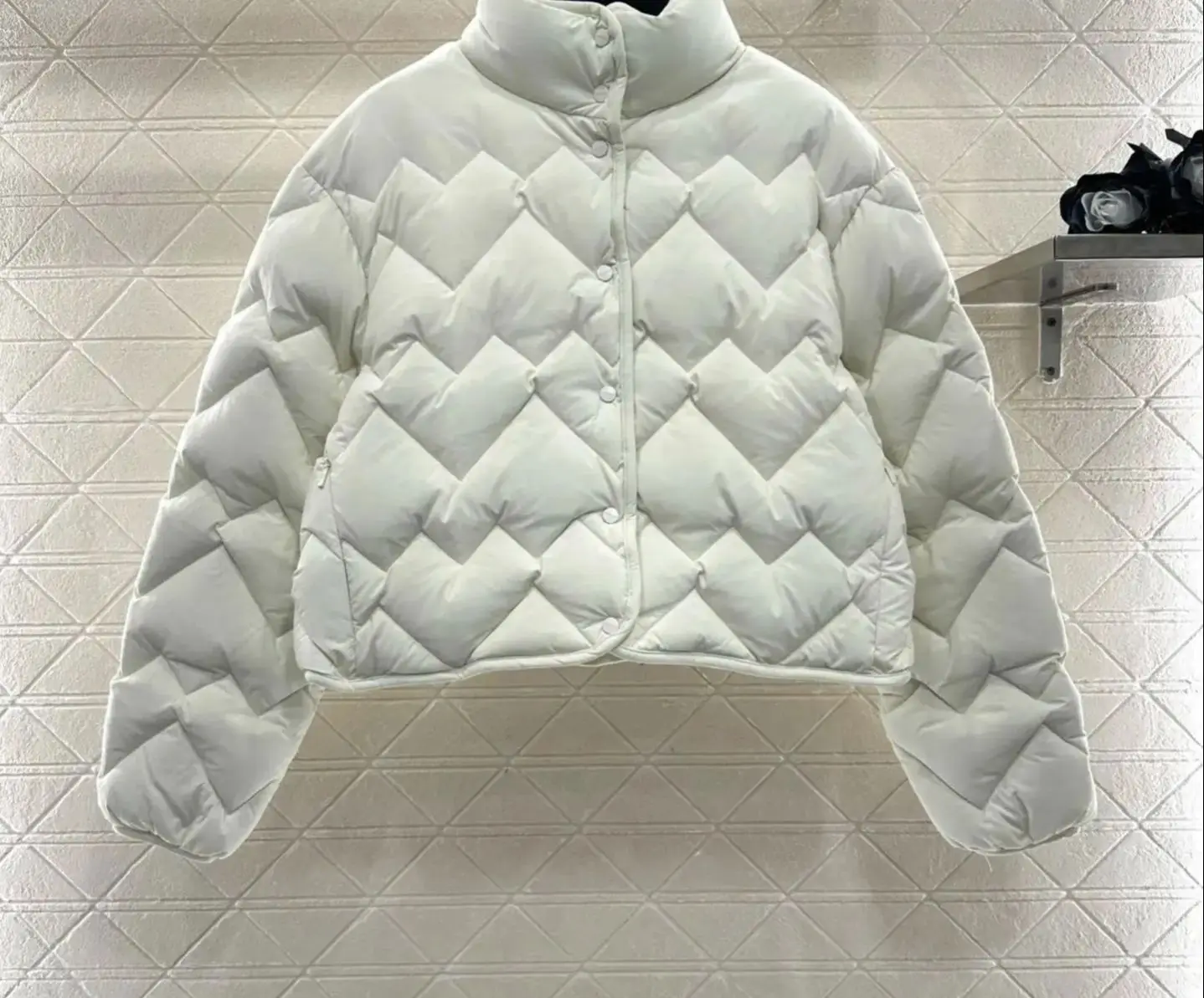 

Beige diamond-patterned short stand-up collar down jacket, light, warm and simple commuting winter coat Women's clothing