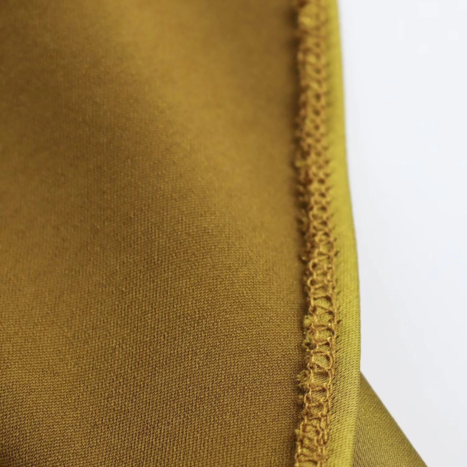 Nuevo vestido de mujer de estilo primaveral con cuello colgante plisado y cinturón de cintura textura satinada de seda vestido con tirantes MIDI