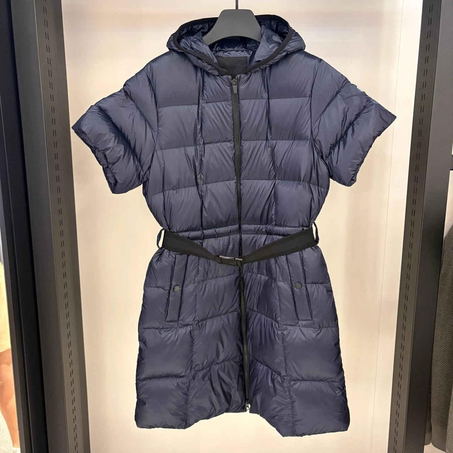Women's Golf Short Sleeve Mid-Length Down Jacket 2026 Winter New Korean Style Warm Windproof Lightweight Cozy Daily Breathable
