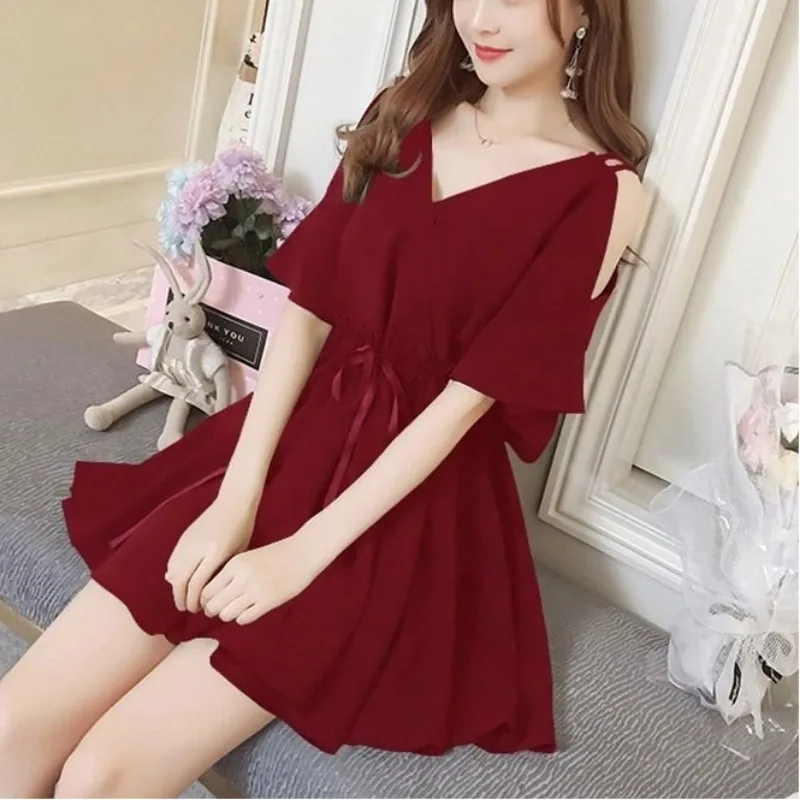 السيدات الخامس الرقبة البساطة الاتجاه الأنيق مزاجه فساتين السيدات بلون أزياء ضئيلة قبالة الكتف الصيف نمط جديد