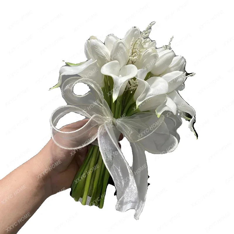 A  Realistic bouquet bride wedding simulation flower high-end tulip calla lily wedding photo certificate photo bouquet