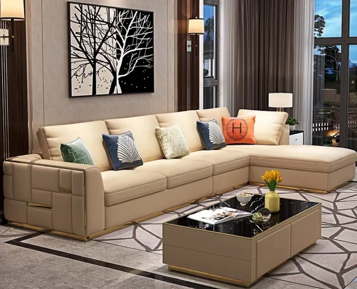 

Элитный современный минималистичный кожаный диван-уголок с высокоплотным поролоном 45 РБ (рессорный пружинный блок) и ножками из нержавеющей стали с титановым покрытием для гостиной