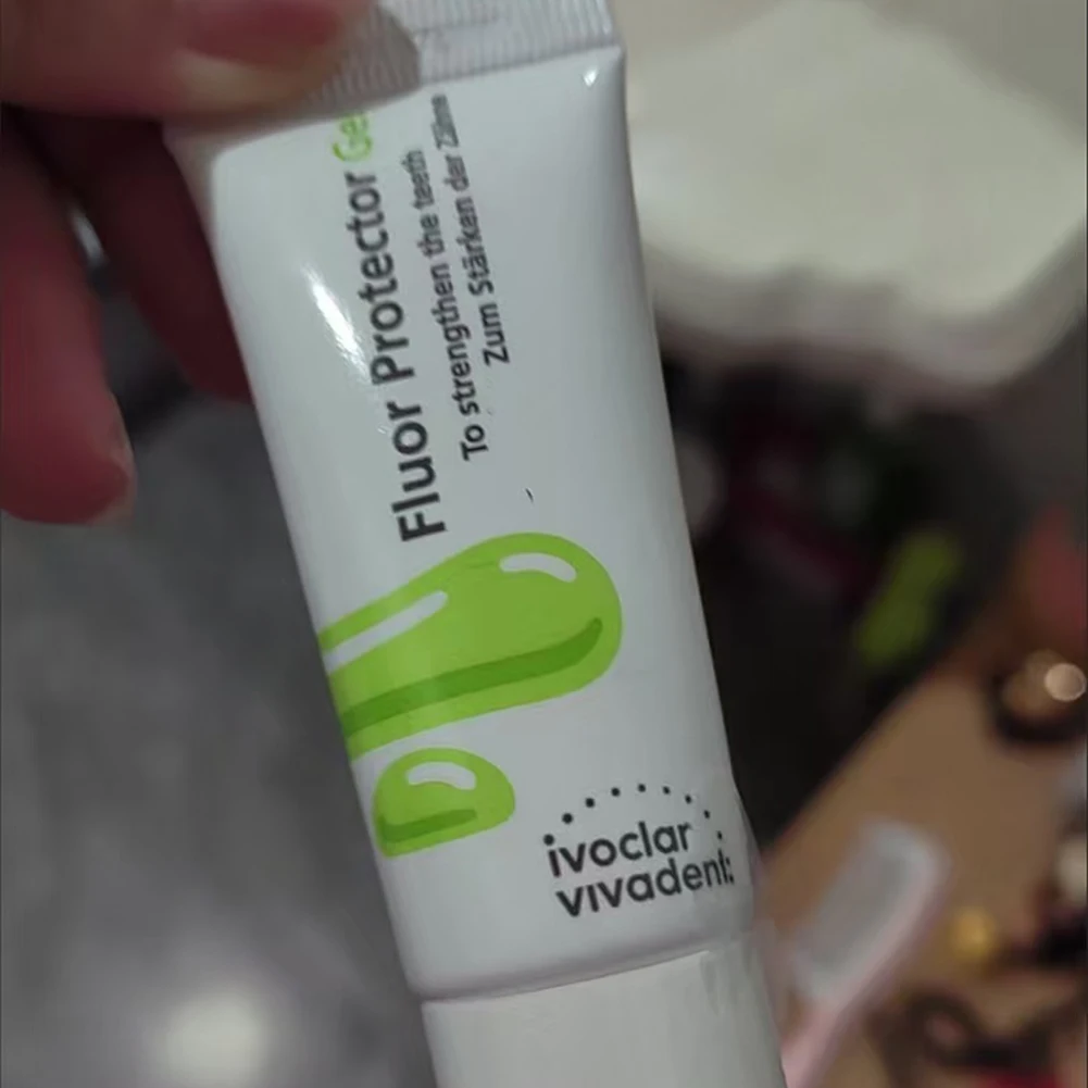Ivoclar Vivadent Fluor Protector 550579AN/639518AN/628436AN/628437AN Dentystyczny lakier fluorowy do zębów, żel ochronny na szkliwo zębów przed próchnicą