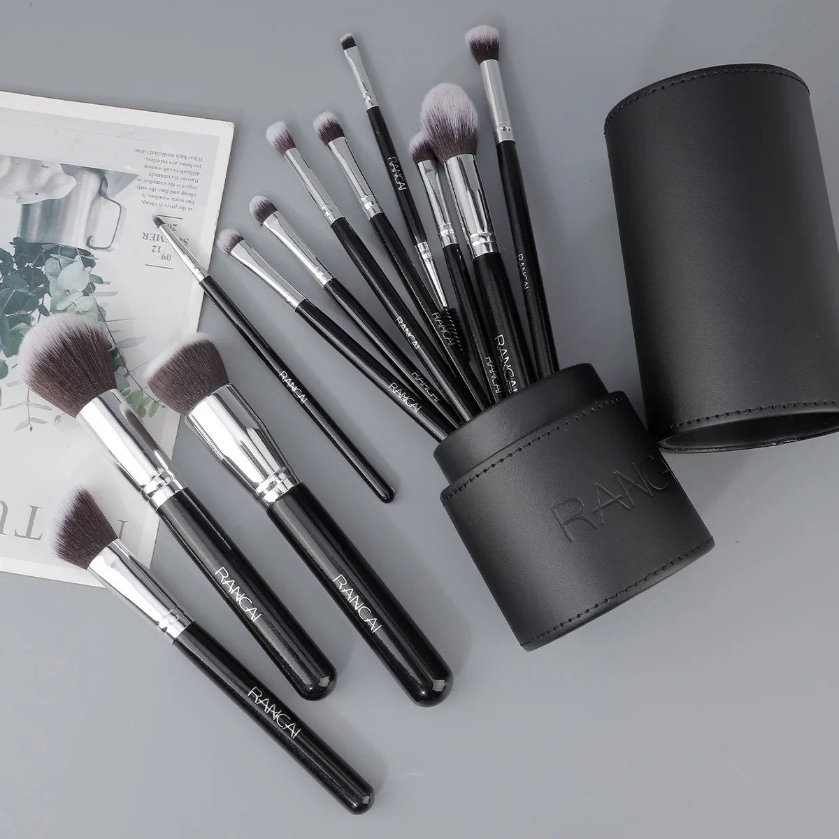 Confezione regalo professionale Kit di pennelli per trucco da 12 pezzi Pennelli per bellezza occhi viso per fondotinta Nascondi pennello per contorno ombretto