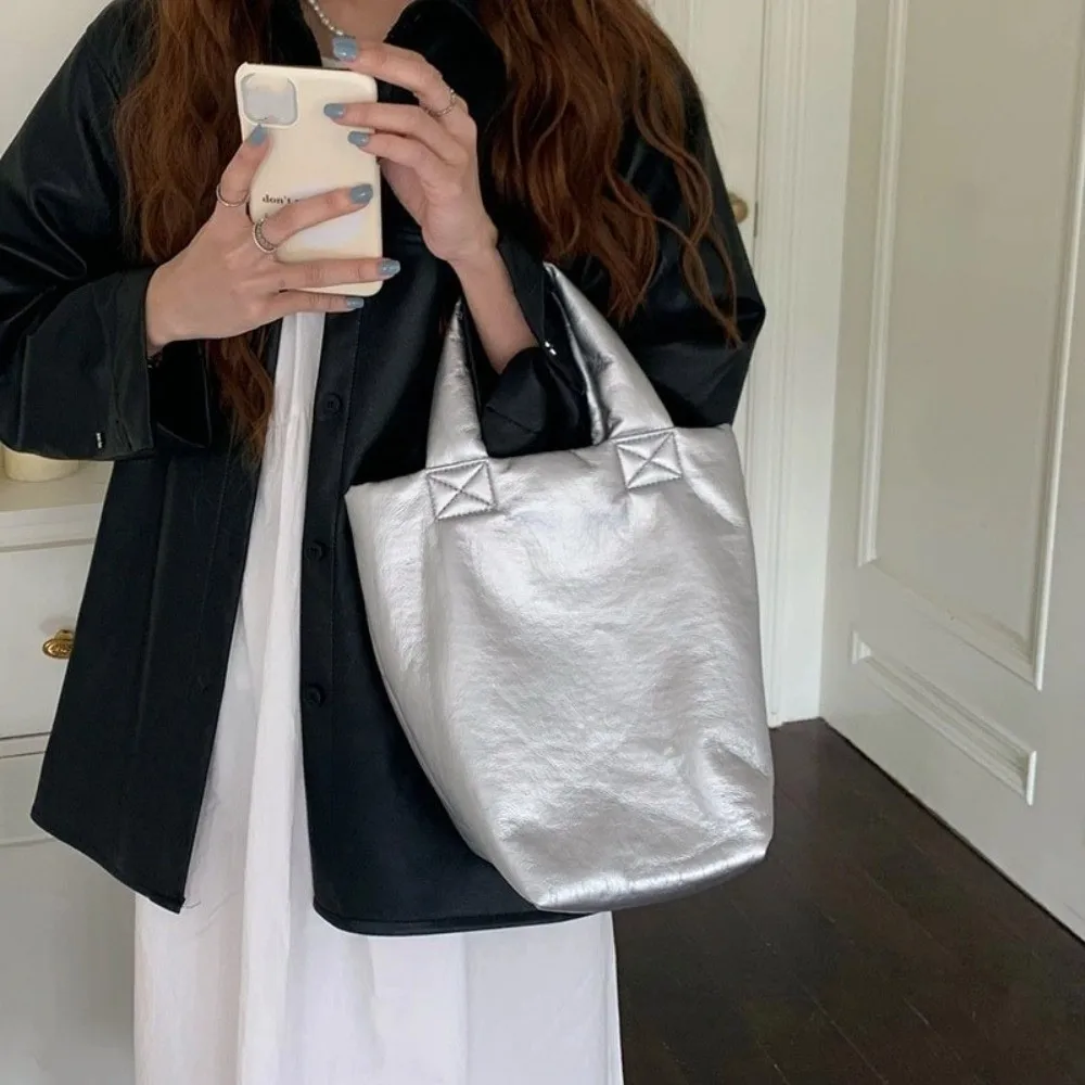 Ins 우아한 부드러운 가죽 핸드백 대용량 솔리드 컬러 버킷 백 다목적 틈새 디자인 여성용 토트 백 여행