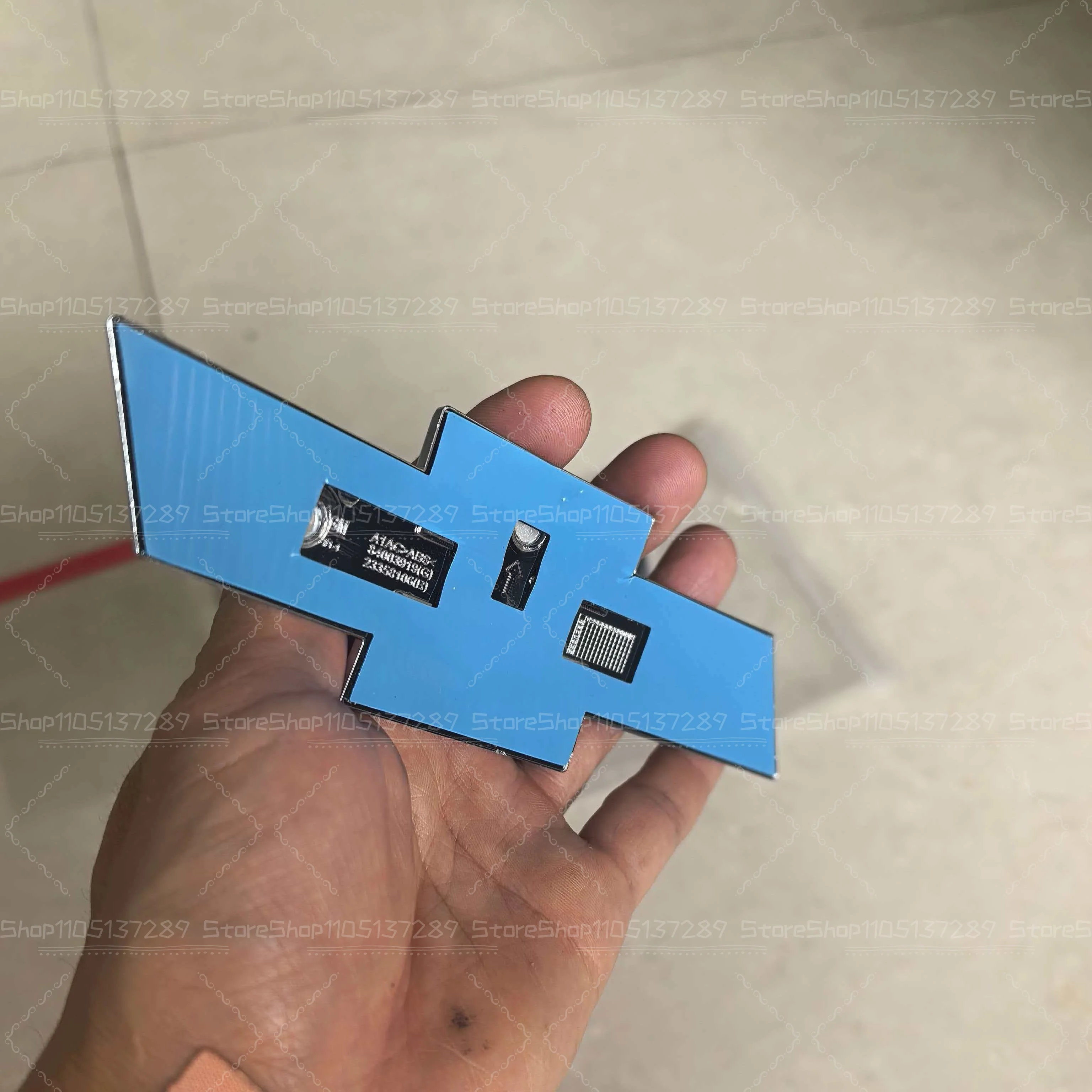 Emblema para Parrilla Delantera y Kit de Emblema Trasero Dorado Tipo Bowtie Compatible con Chevrolet Camaro 2016-2024