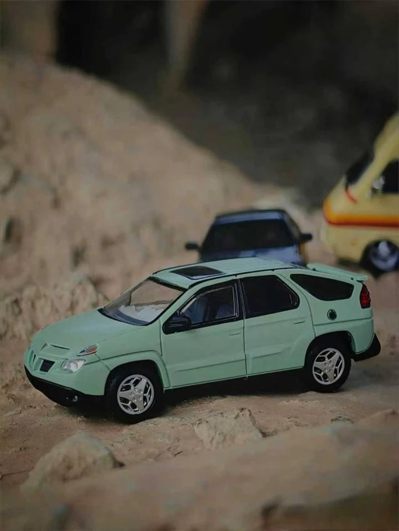 GOC 1:64 Pontik Aztek Green, modelo de coche fundido a presión, regalos en miniatura