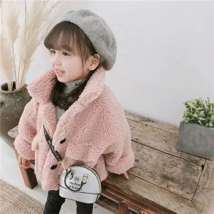 Coat Girls Coat Autumn Winter New 2024 Baby Lamb Plush Top Childrens Clothing Cotton Thickened Sweater Warm 2024 Warm