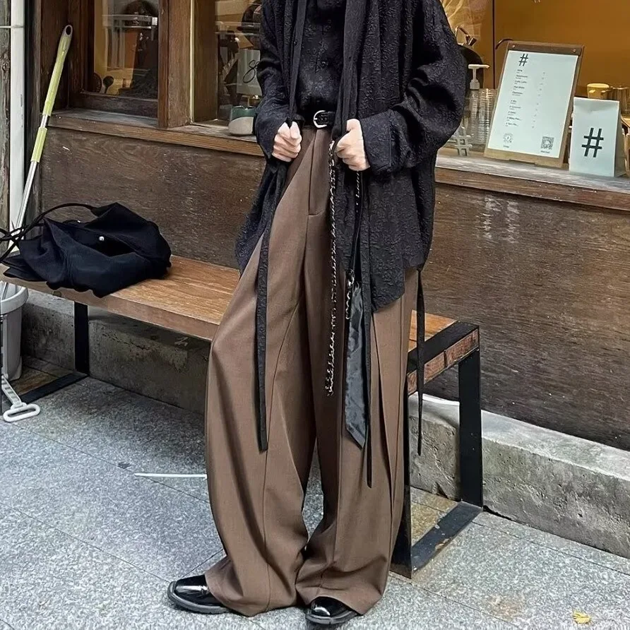 กางเกงสูททรงยูนิเซ็กซ์ ฤดูใบไม้ผลิ 2026 ดีไซน์พิเศษ จีบเอวสูง ทรงขากว้าง สไตล์เรโทร ผ้าพลิ้ว ตัดเย็บแบบต่อผ้า ยาวคลุมเท้า ทรงซ้อนชั้น