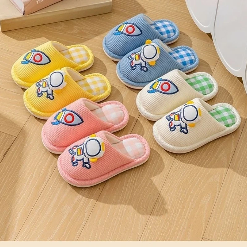 

2026 Autumn/Winter New Children's Winter Warm Slippers for Boys and Girls Non slip Indoor Shoes with Wool Lining for Home Use