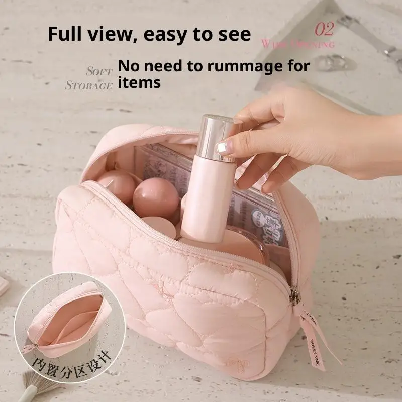 Niedliche, gesteppte Kosmetiktasche mit weichem, flauschigem Herzmuster, großes Fassungsvermögen zur Aufbewahrung von Make-up, ideal für Reisen. – Detail 2