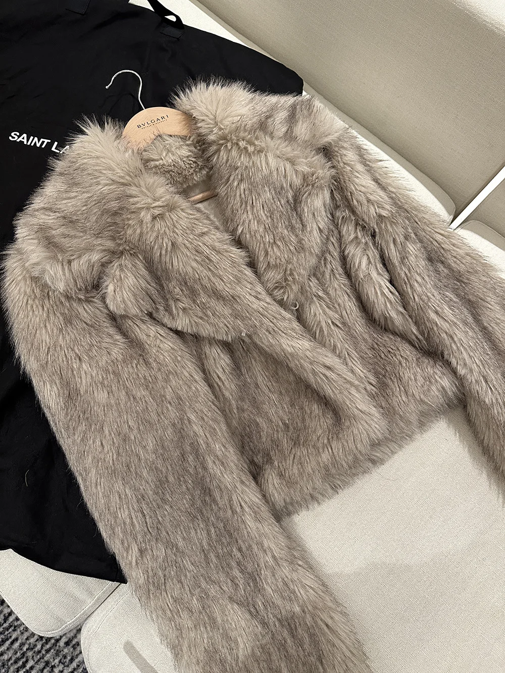 Women Faux Fox Fur Coats Solid Fur Jackets Turn Down Collar Long Sleeves Coverd Button Thick Warm Fur Casual 2025 Autumn Winter