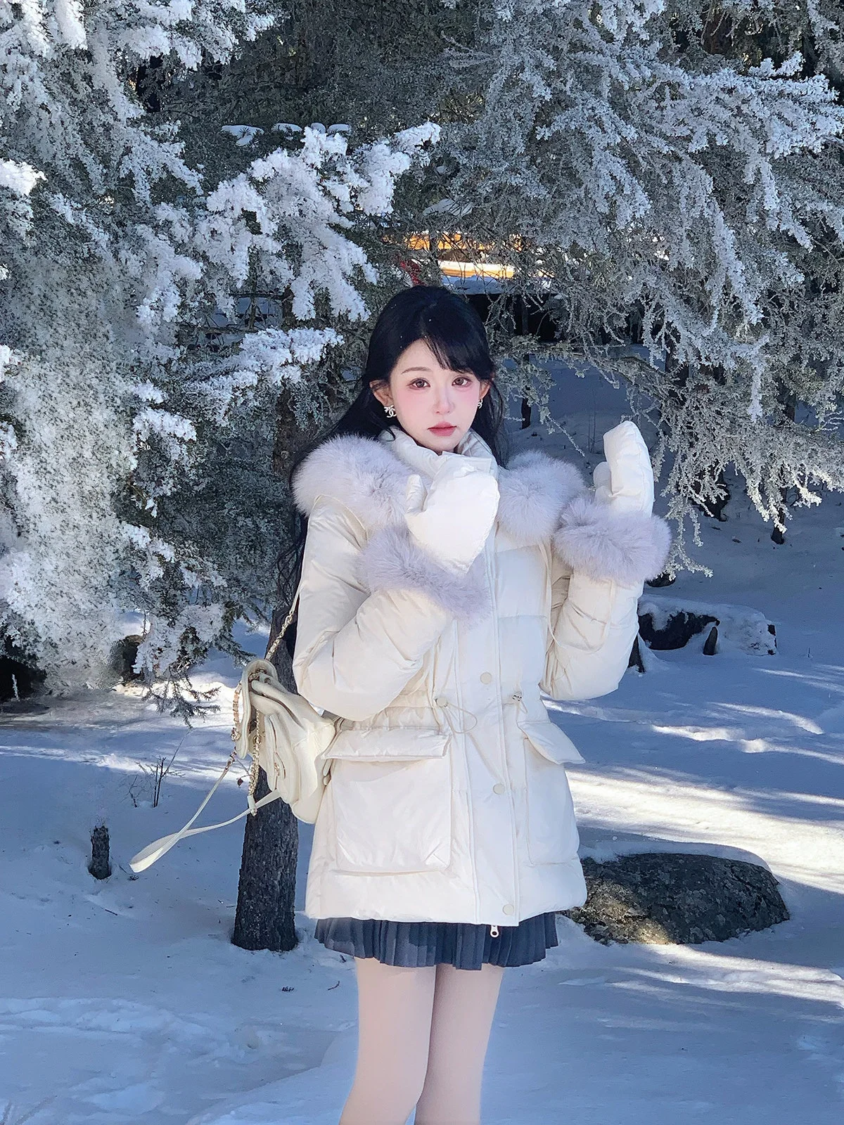 

Женская пуховая куртка Roroeep с большим меховым воротником, подкладкой из флиса, поясом на талии и капюшоном, утепленная зимняя верхняя одежда