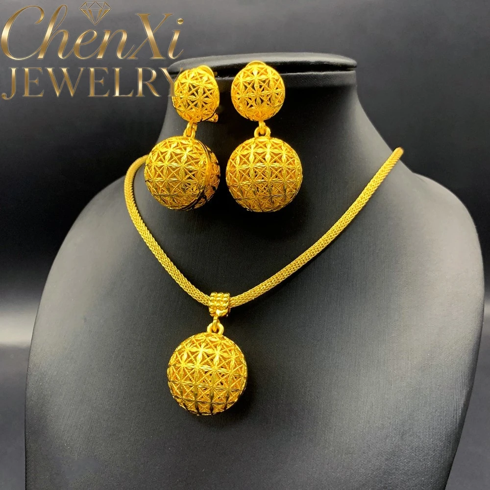 Alluvial Gold Tassel Hollow-Out Flower Luck Necklace Elegant Charms Standout Piece High-End Keepsake Exquisite Luxury Young Gift