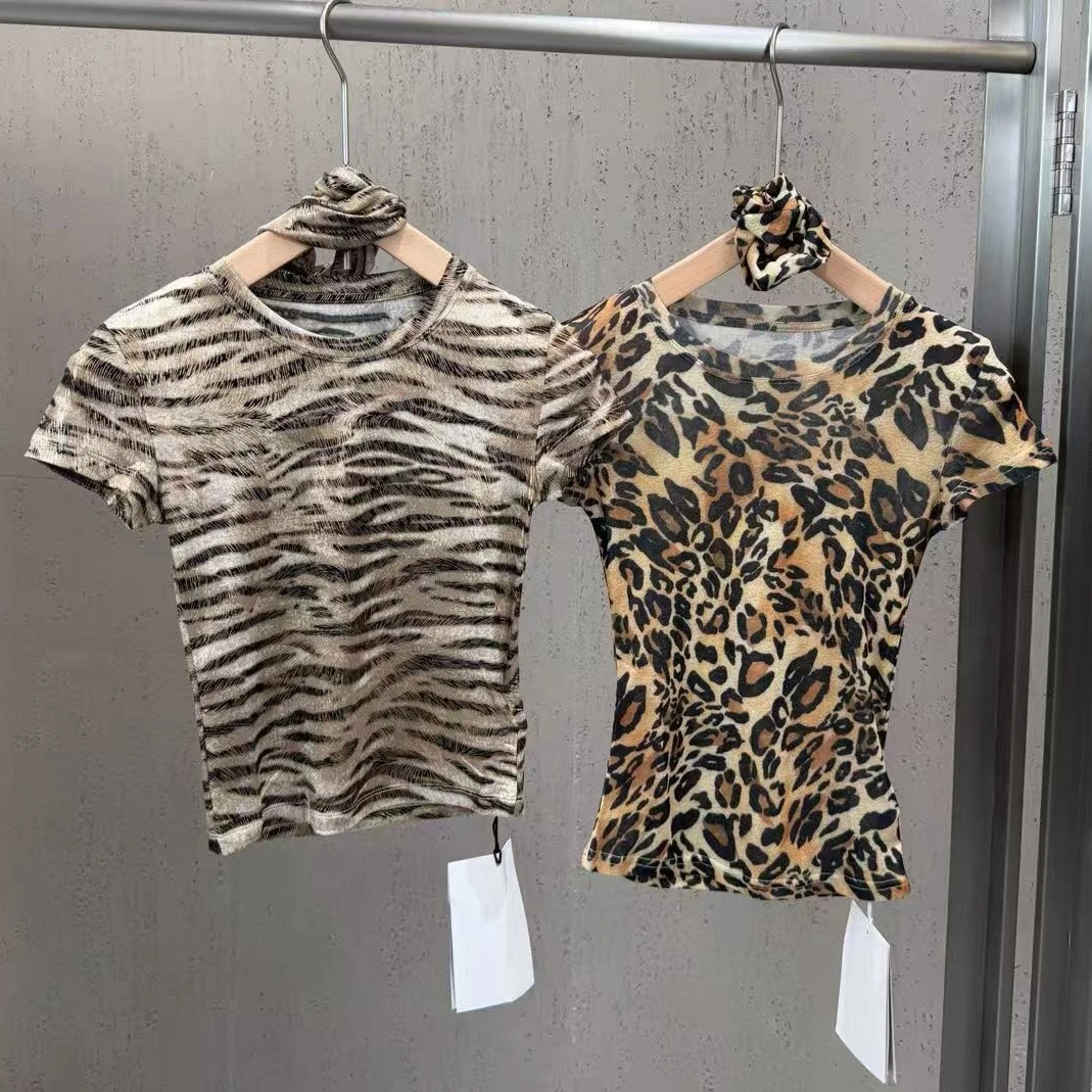 

2026 Summer Crew Neck Short Sleeve Top with Hair Tie - Vintage Leopard & Zebra Print, Elastic Waist, Slimming Short Sleeve Tee