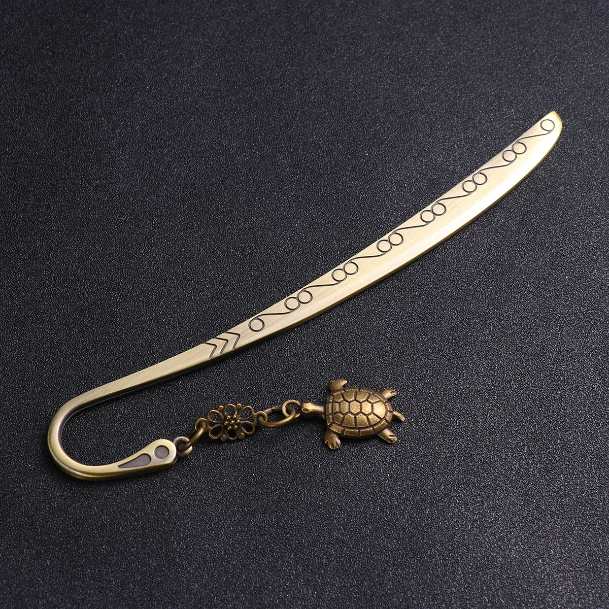 1 قطعة قلادة السلحفاة الصغيرة المعدنية المرجعية نمط خمر لوازم مكتبية الإبداعية لمحبي القراءة المدرسية المكتبية