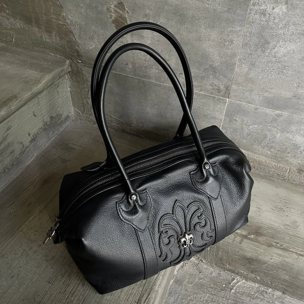 

2025 New Handbag Black Large Capacity Boston Shoulder Bag