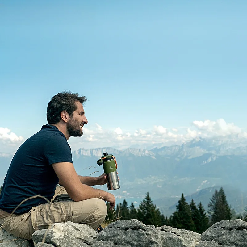 SanTeco Outdoor Cam Sports Tragbare Wasserflasche aus Edelstahl mit großem Fassungsvermögen, isolierter Becher für Bürokinder