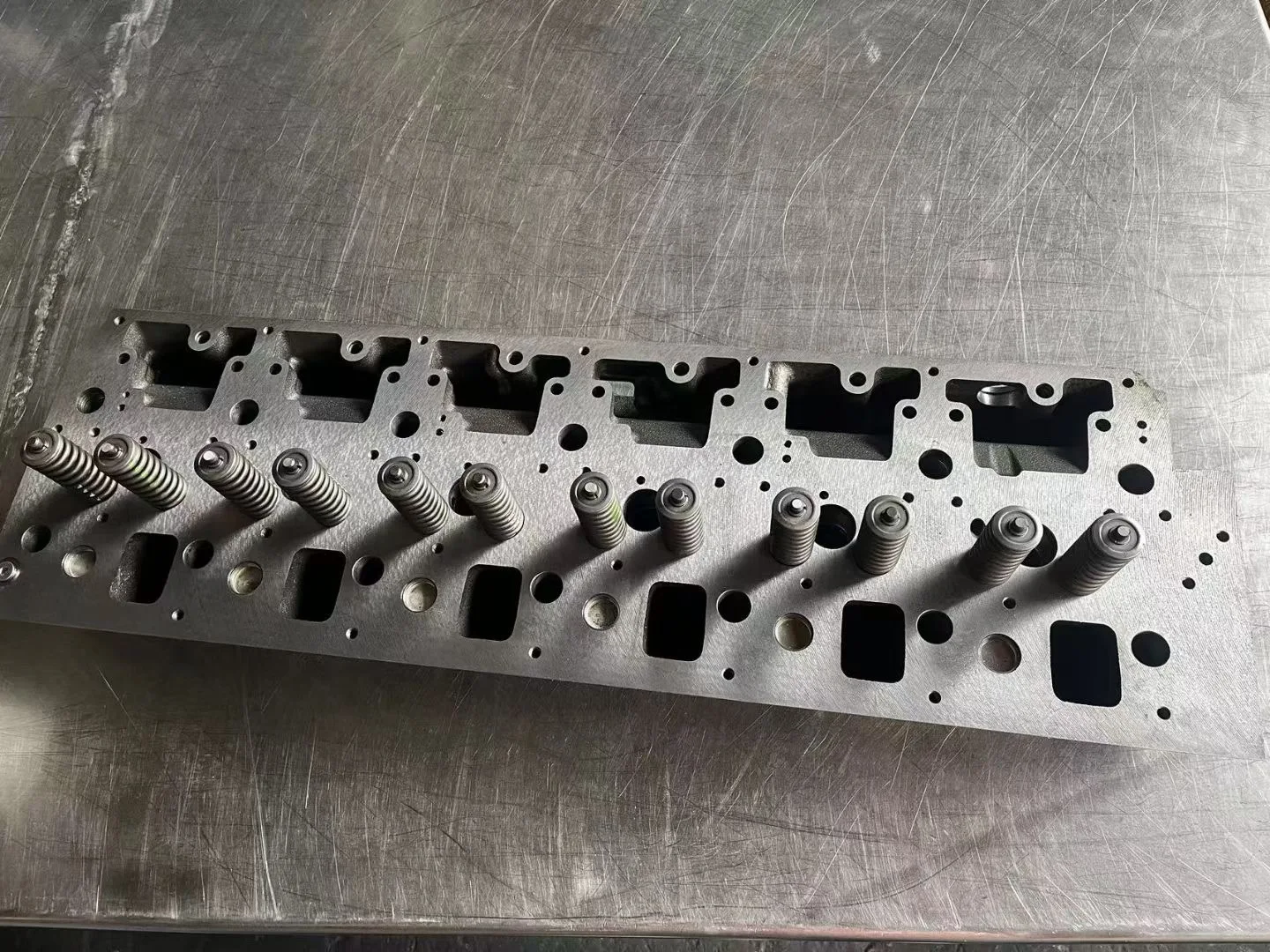 Diesel Engine Cylinder Head With Valves 101-3252 101-3253 115-4158 For Caterpillar 3116 Heavy Truck Spare Parts