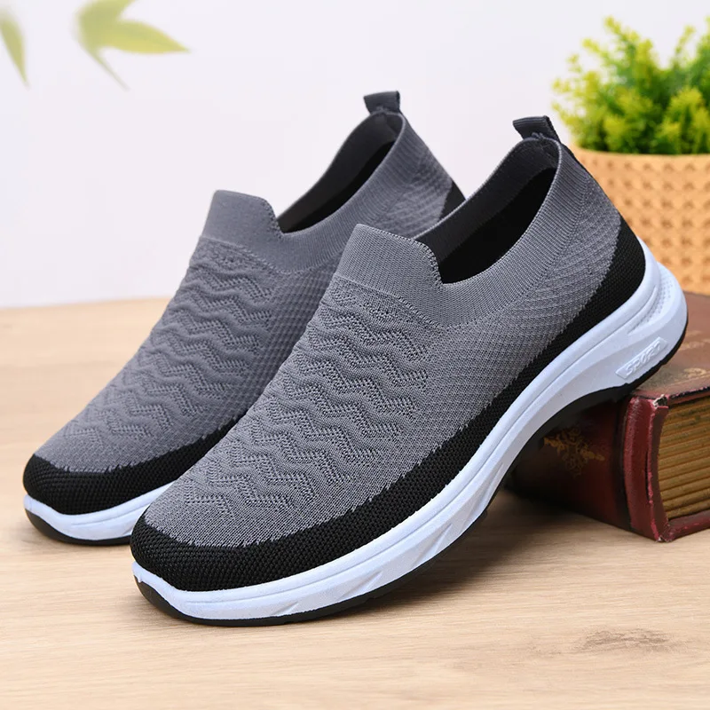 Summer New Slip-On Walking Man Shoes Breathable Mesh Comfortable Lightweight Casual Non-Slip Men's Sneakers Zapatillas Hombre