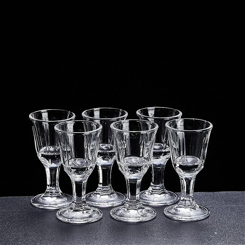 12 stücke Sets Exquisite Kleine Wein Glas Elegante Schnaps Glas Baijiu Becher Party Transparent Geister Tasse Wein Utensilien Bar Drink